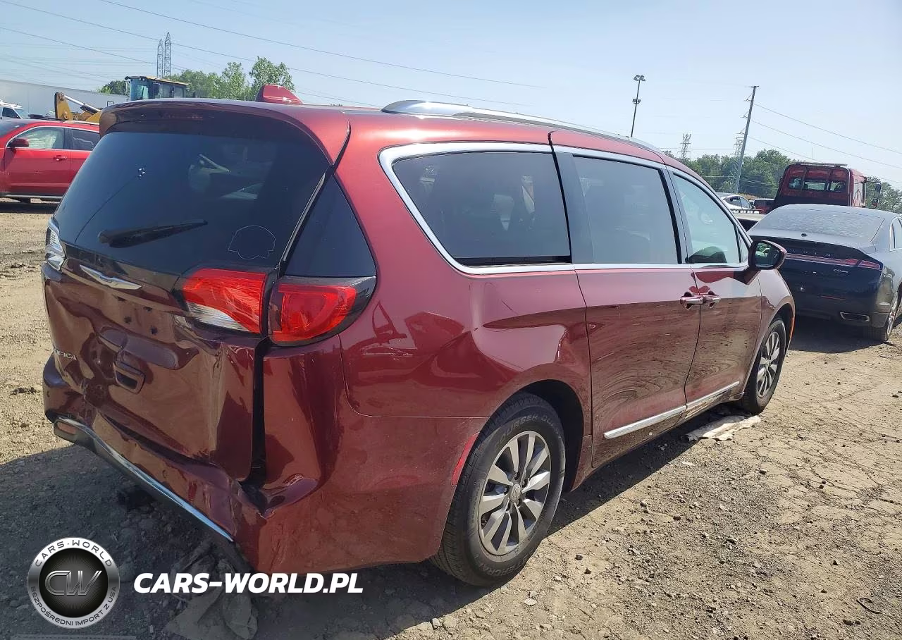 2019 Chrysler Pacifica Touring L Plus VIN:2C4RC1EG3KR722128 - 3