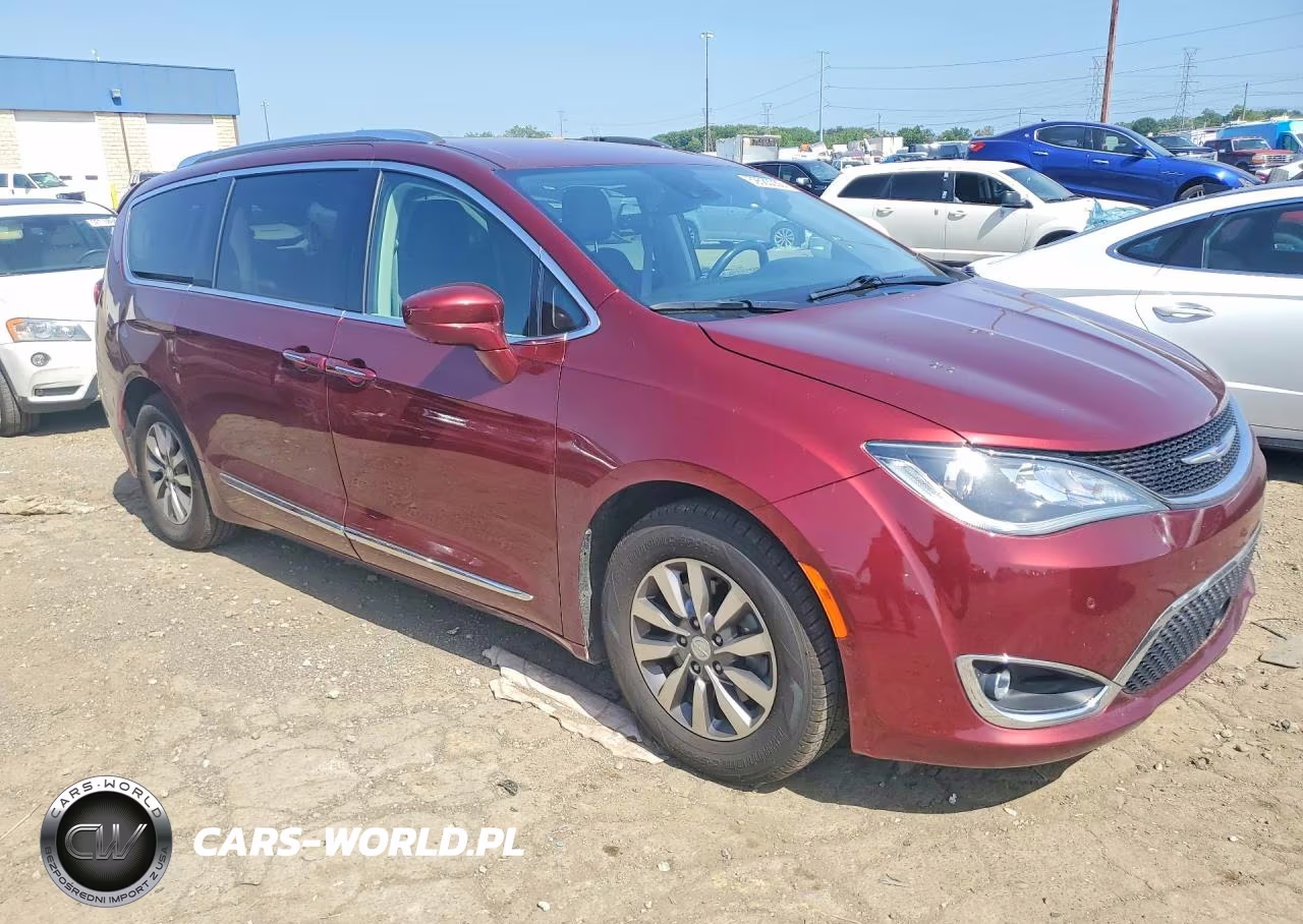 2019 Chrysler Pacifica Touring L Plus VIN:2C4RC1EG3KR722128 - 4