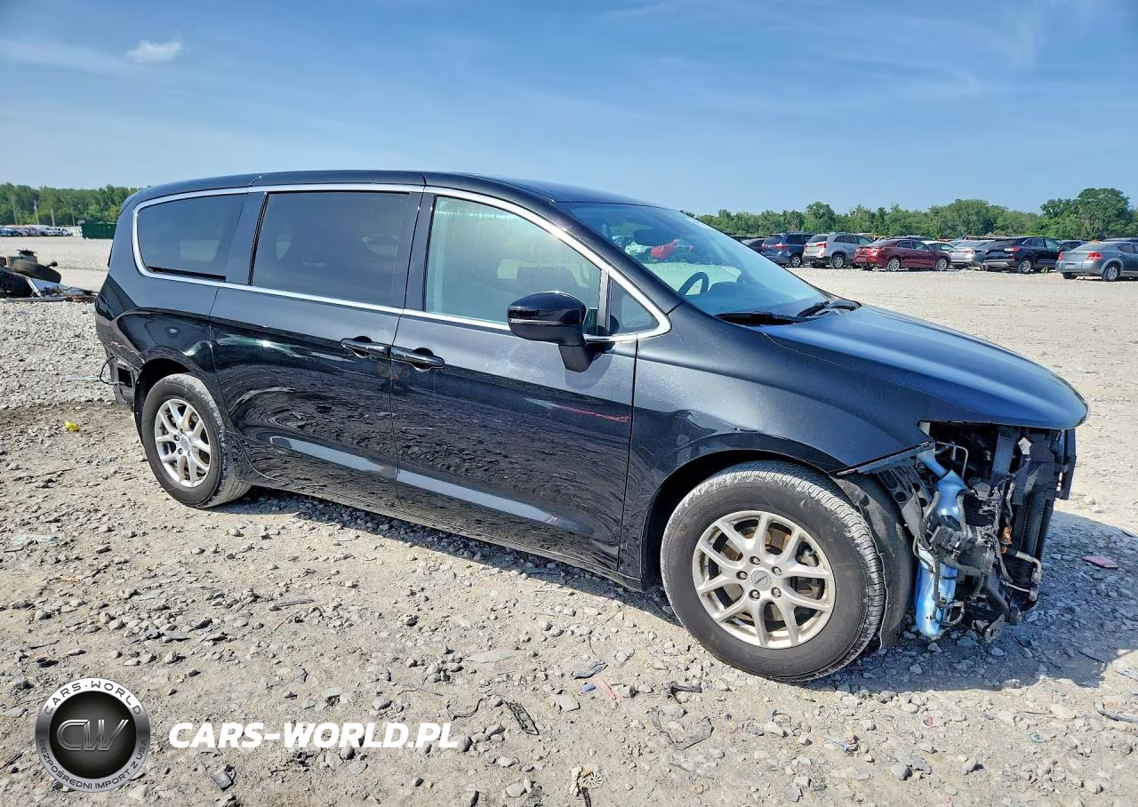 2023 Chrysler Pacifica Touring L VIN:2C4RC1BG2PR620900 - 4