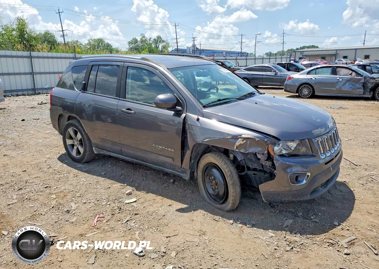 2016 Jeep Compass Latitude VIN:1C4NJDEB1GD775527 - 4