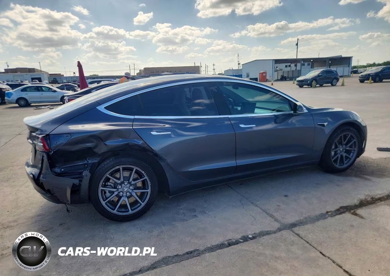 2020 Tesla Model 3 VIN:5YJ3E1EAXLF645895 - 3