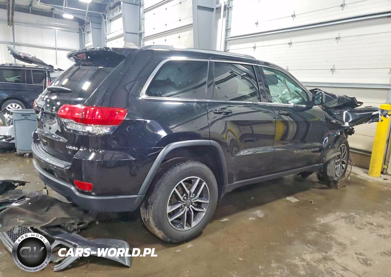 2019 Jeep Grand Cherokee Laredo VIN:1C4RJFAG2KC726911 - 3