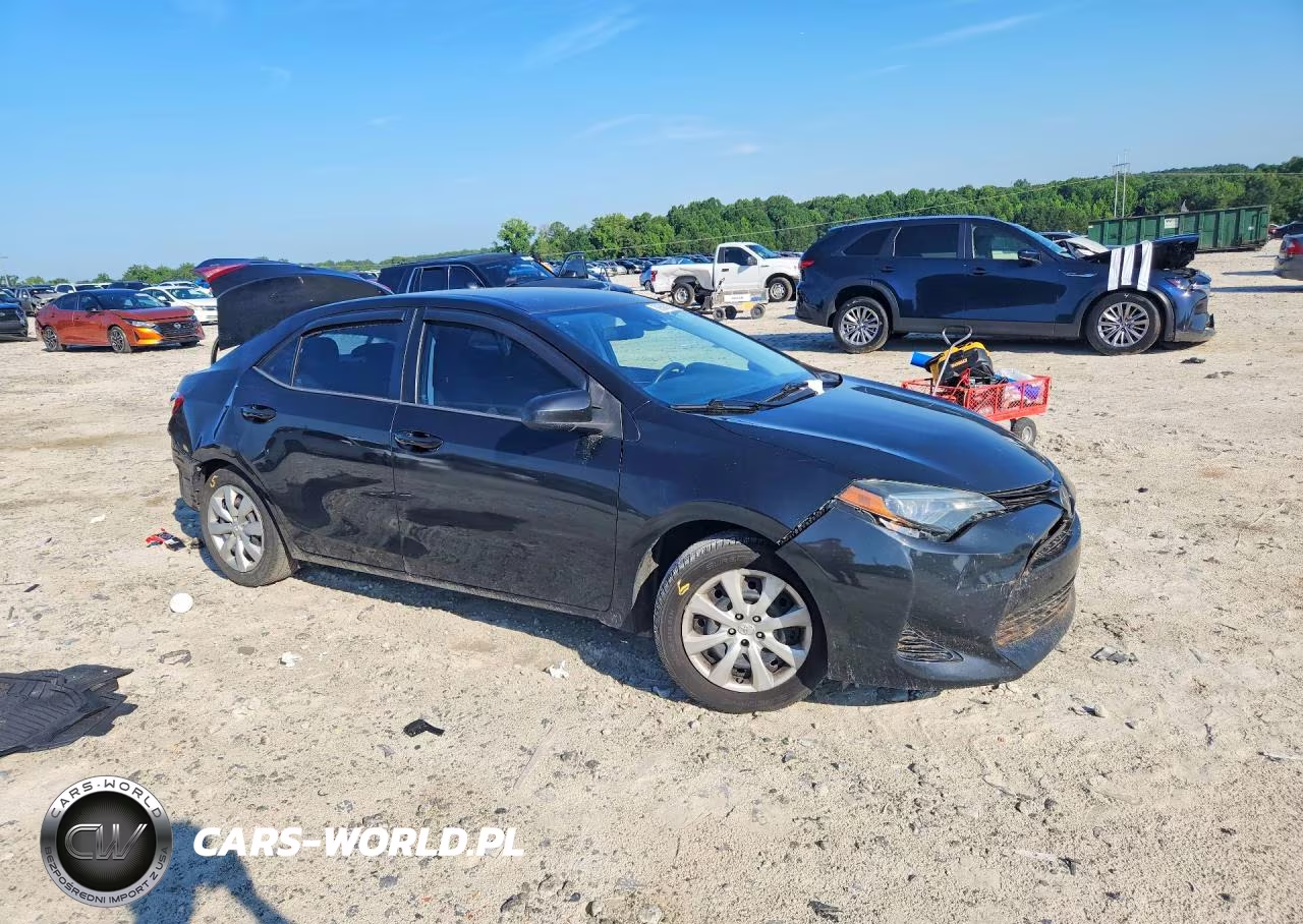 2018 Toyota Corolla Le VIN:2T1BURHE8JC015810 - 4