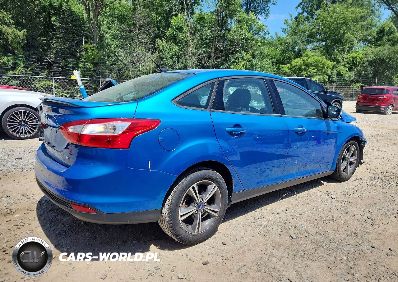 2014 Ford Focus Se VIN:1FADP3F28EL428496 - 3