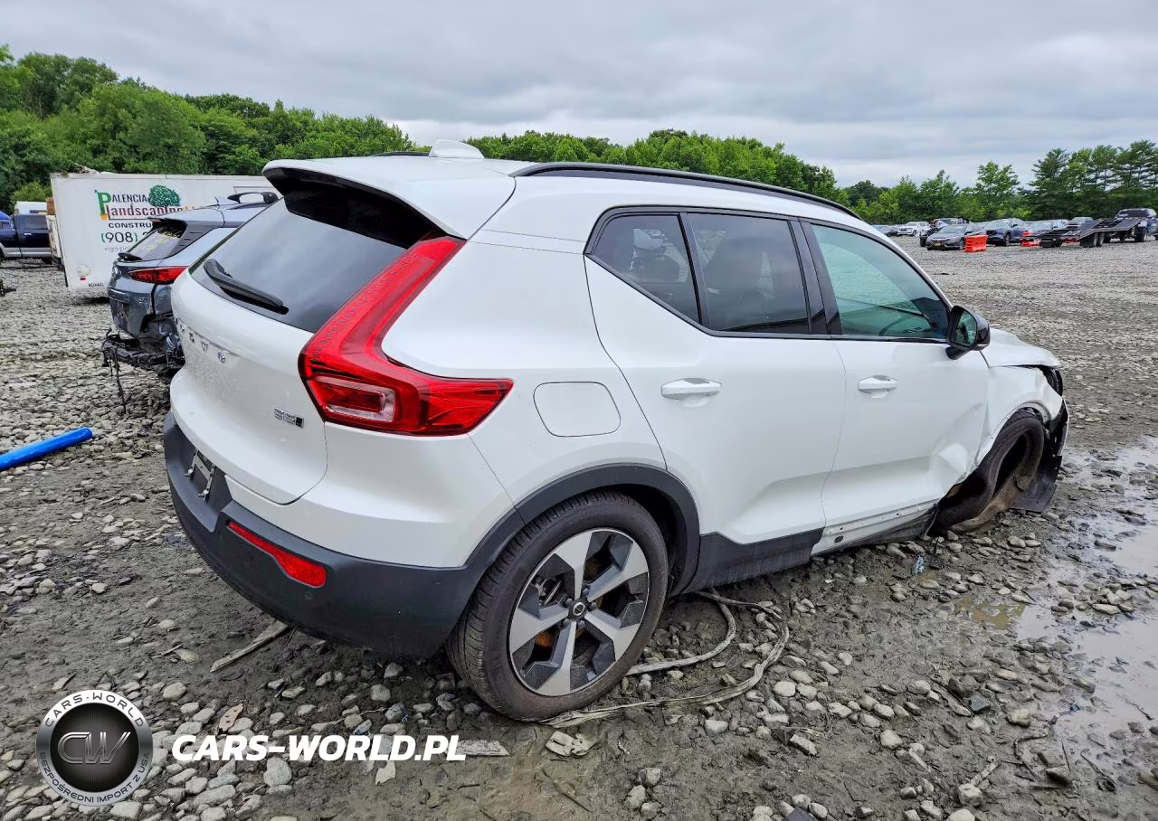2025 Volvo Xc40 Plus VIN:YV4L12UC4S2472023 - 3