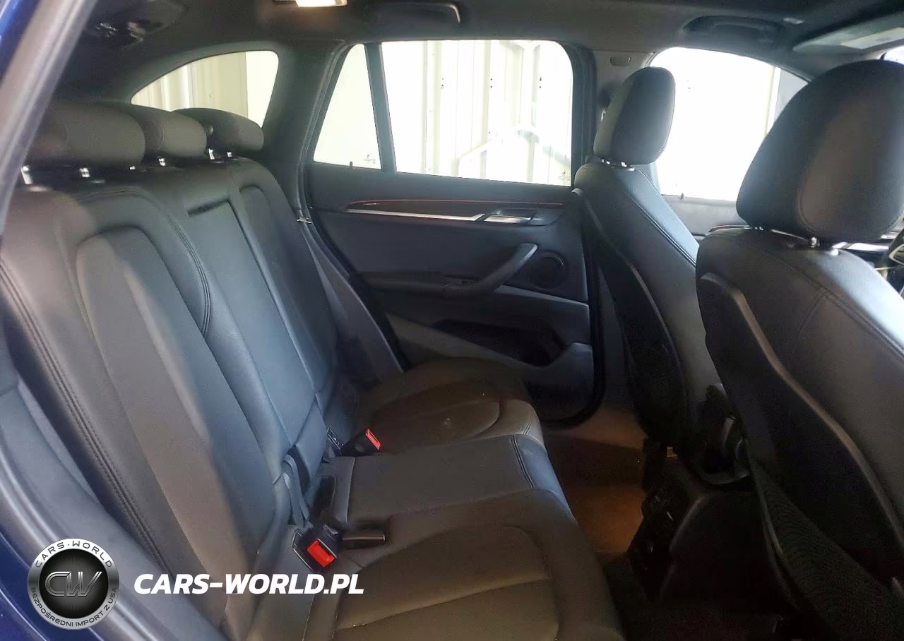 2018 BMW X1 xDrive28I VIN:WBXHT3C38J5K23024 - 11