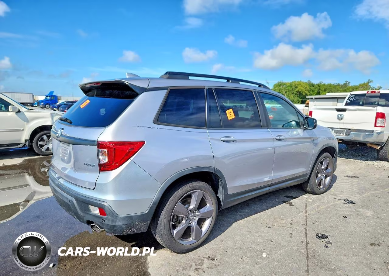 2021 Honda Passport Touring VIN:5FNYF7H9XMB011950 - 3
