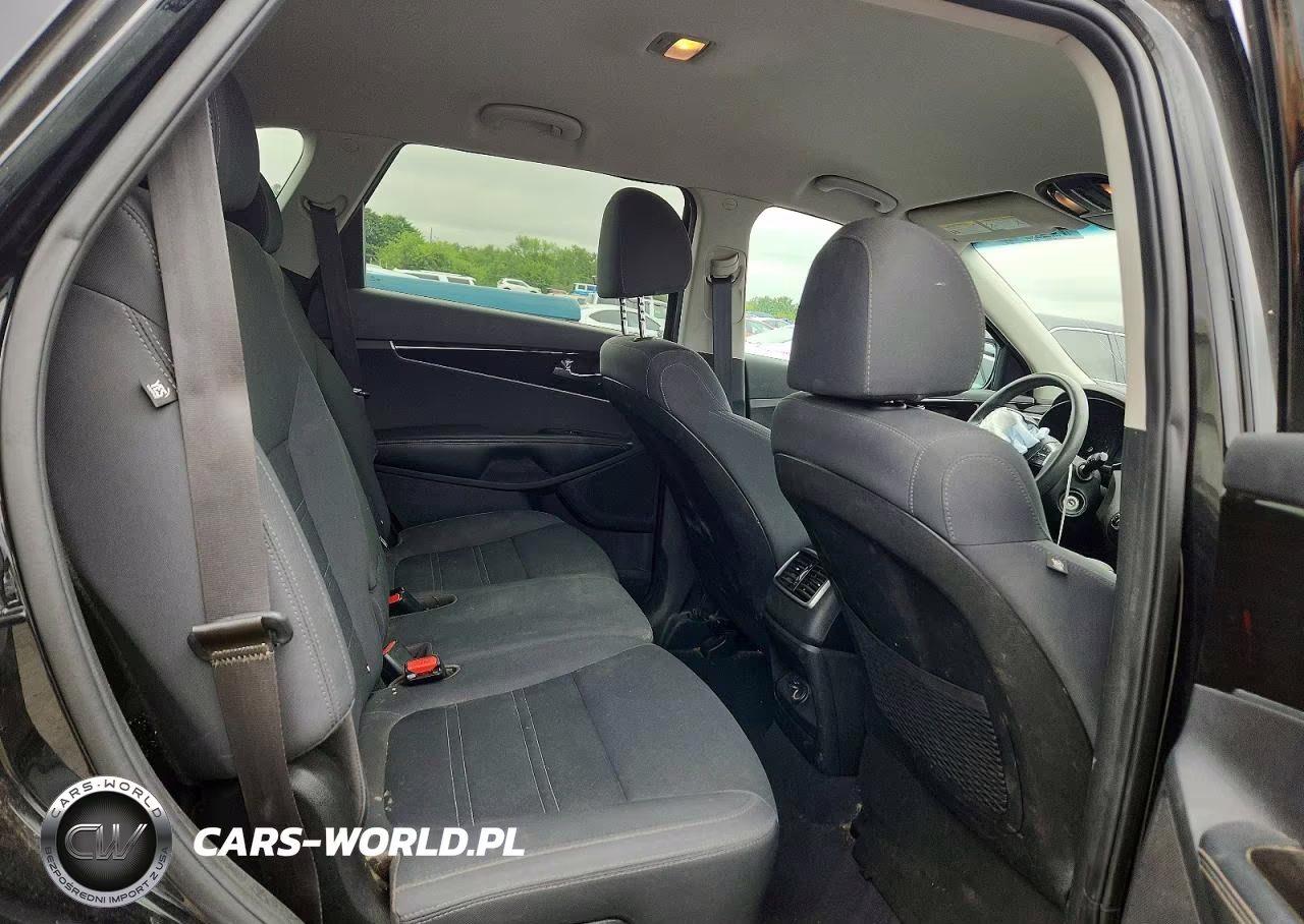 2019 Kia Sorento L VIN:5XYPG4A38KG575969 - 11