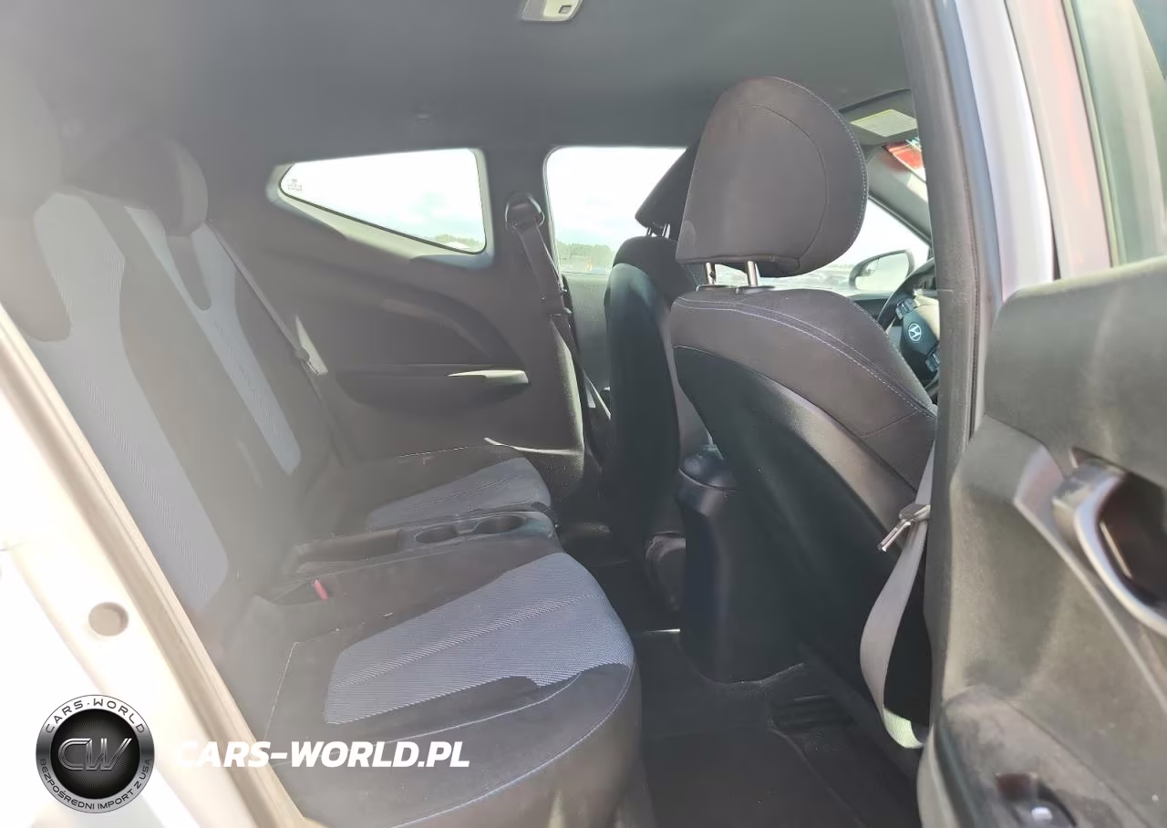 2020 Hyundai Veloster 2.0L VIN:KMHTG6AF4LU024695 - 10