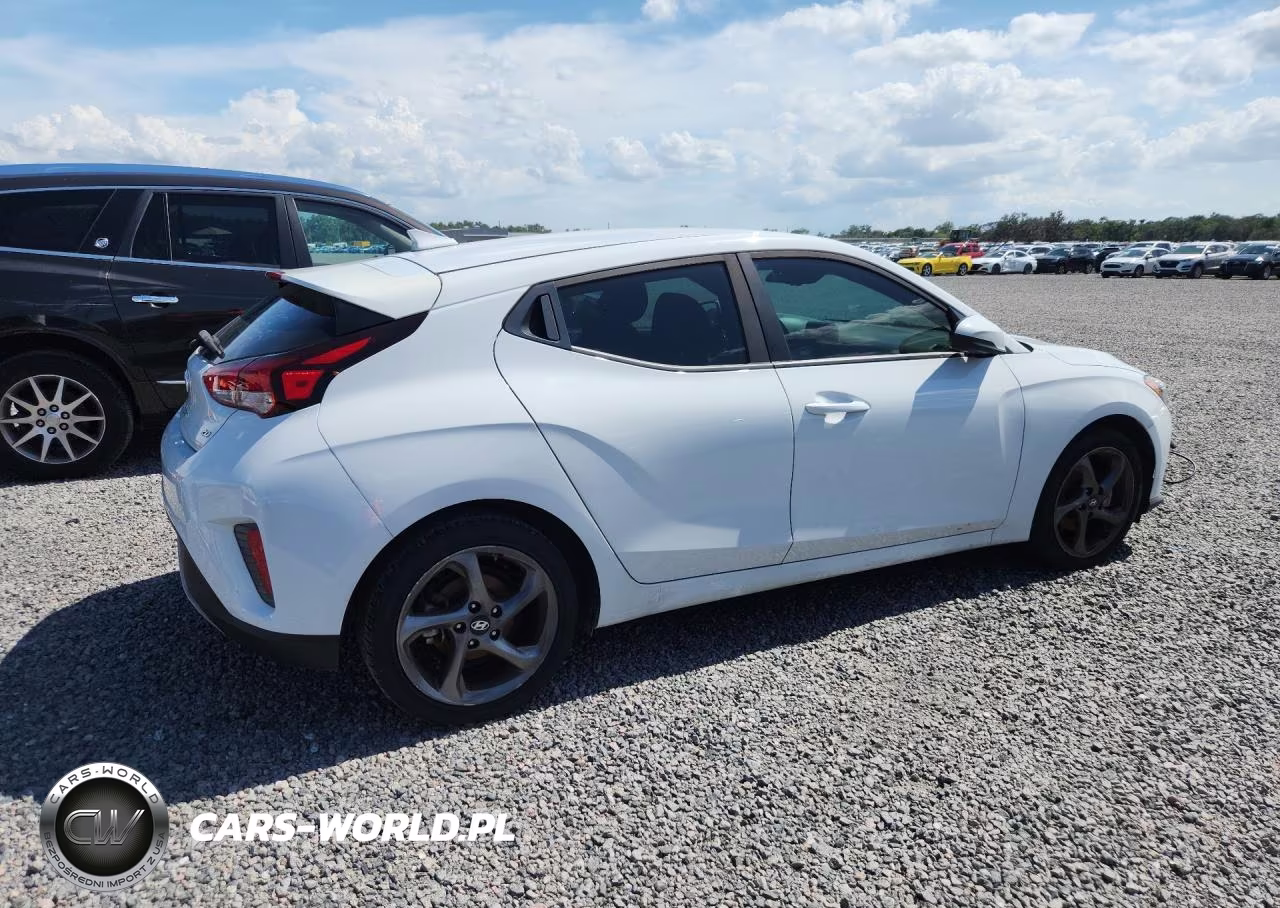 2020 Hyundai Veloster 2.0L VIN:KMHTG6AF4LU024695 - 3