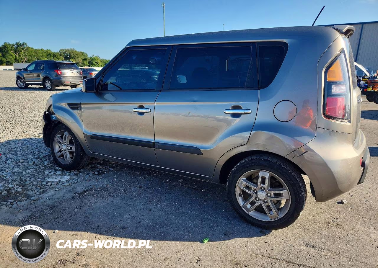 2011 Kia Soul + VIN:KNDJT2A2XB7195736 - 2