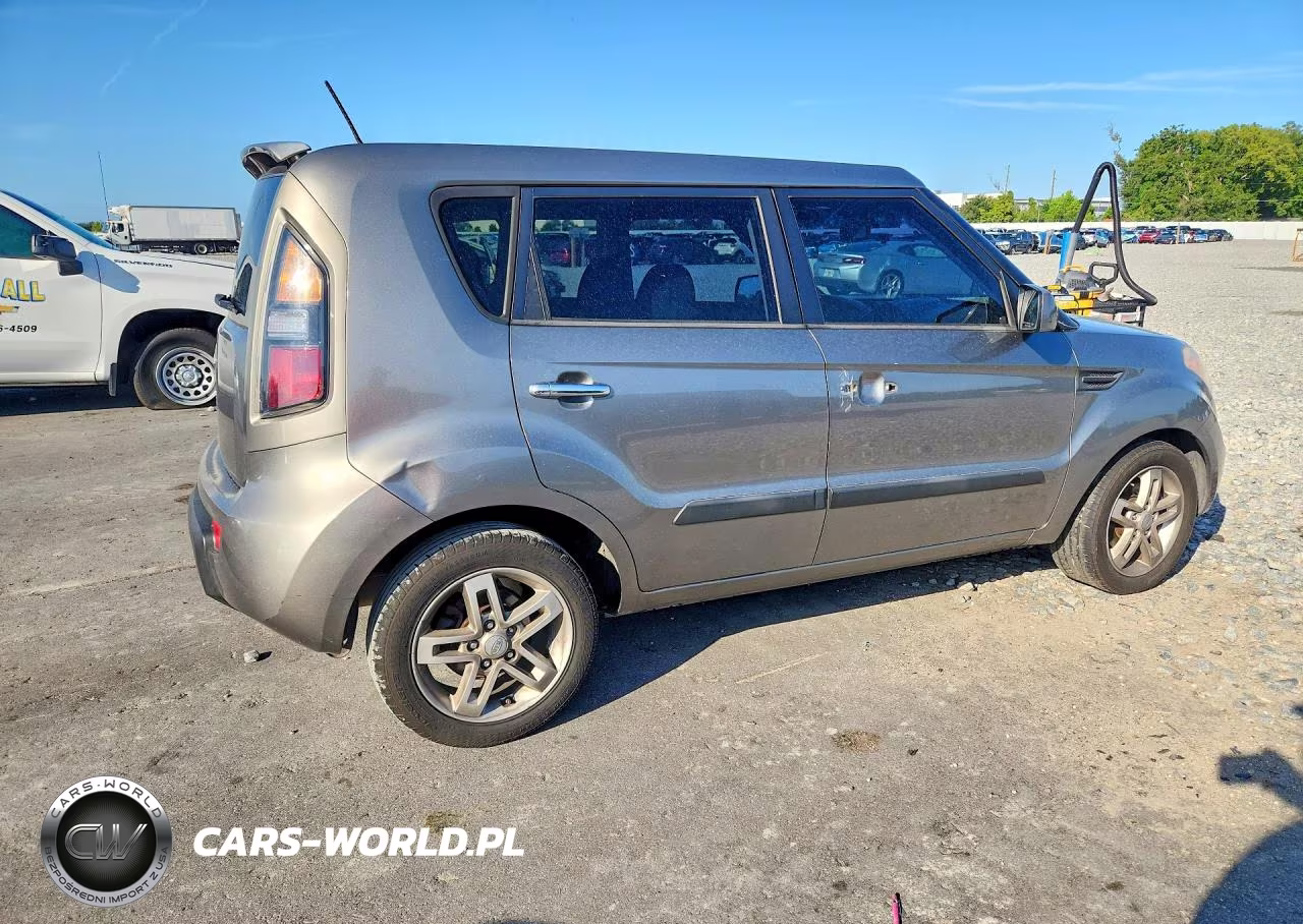 2011 Kia Soul + VIN:KNDJT2A2XB7195736 - 3