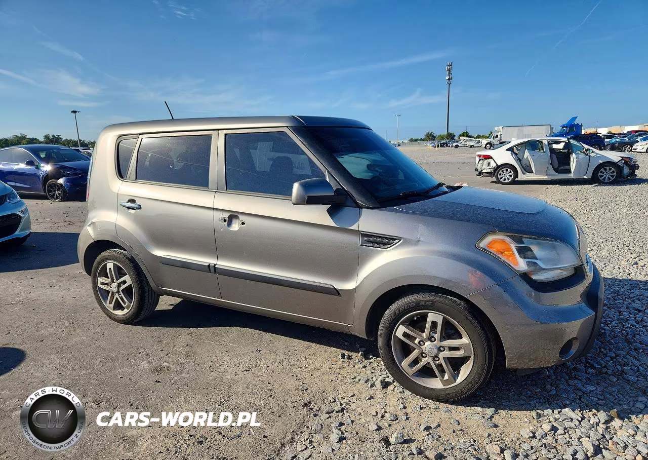2011 Kia Soul + VIN:KNDJT2A2XB7195736 - 4