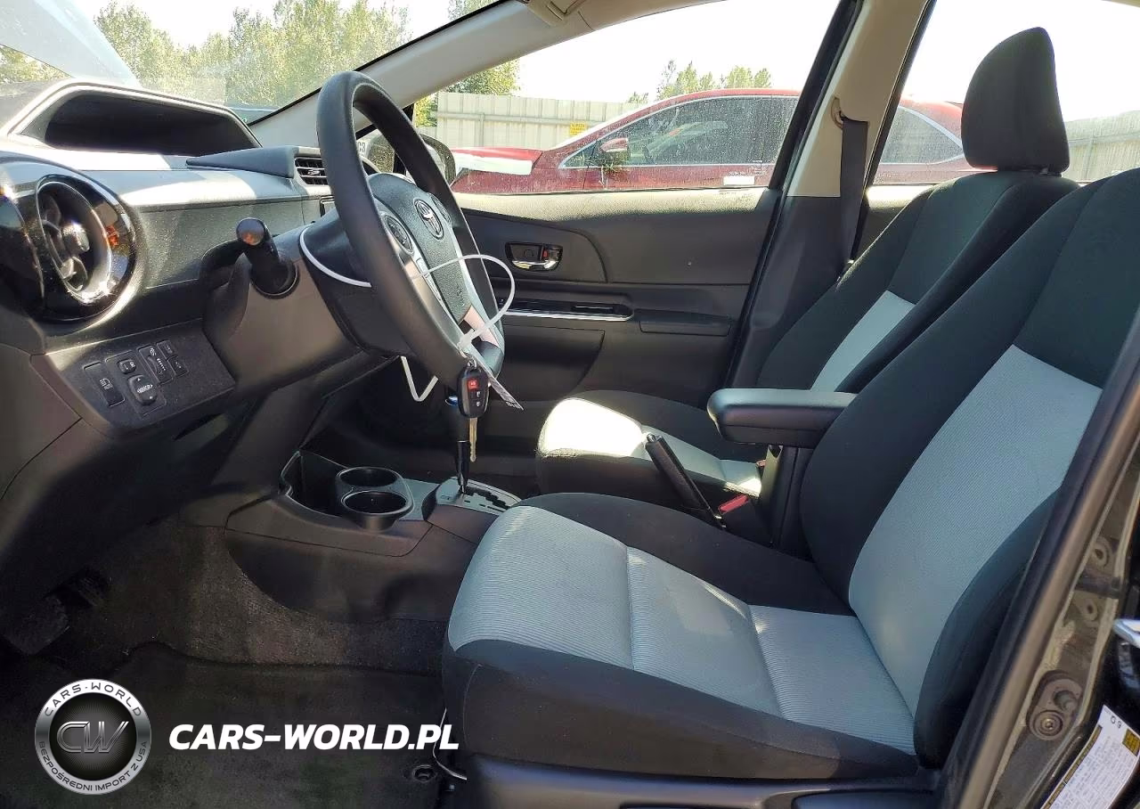 2017 Toyota Prius C Two VIN:JTDKDTB32H1592352 - 7