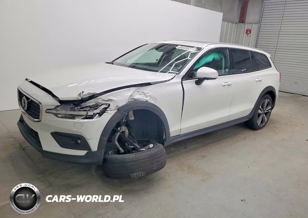 2025 Volvo V60 Cross Country Plus – zdjęcie 1 z 13