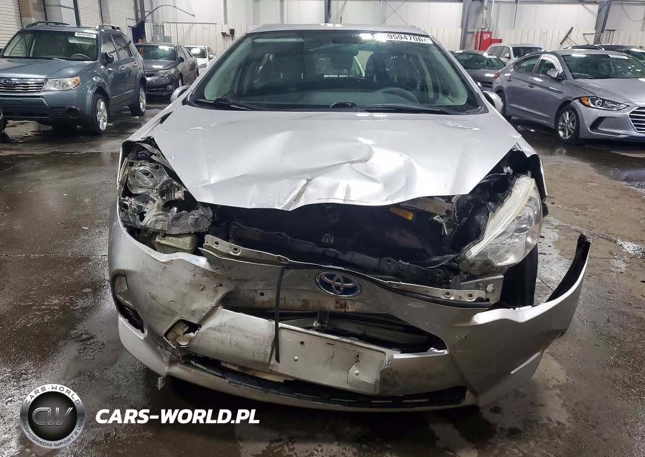 2014 Toyota Prius C Two VIN:JTDKDTB31E1575196 - 5