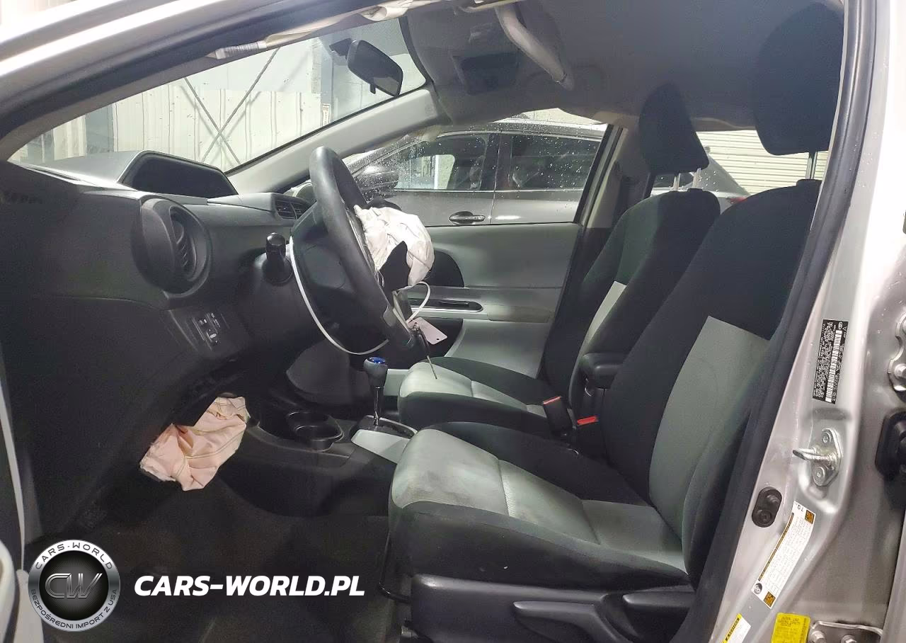 2014 Toyota Prius C Two VIN:JTDKDTB31E1575196 - 7