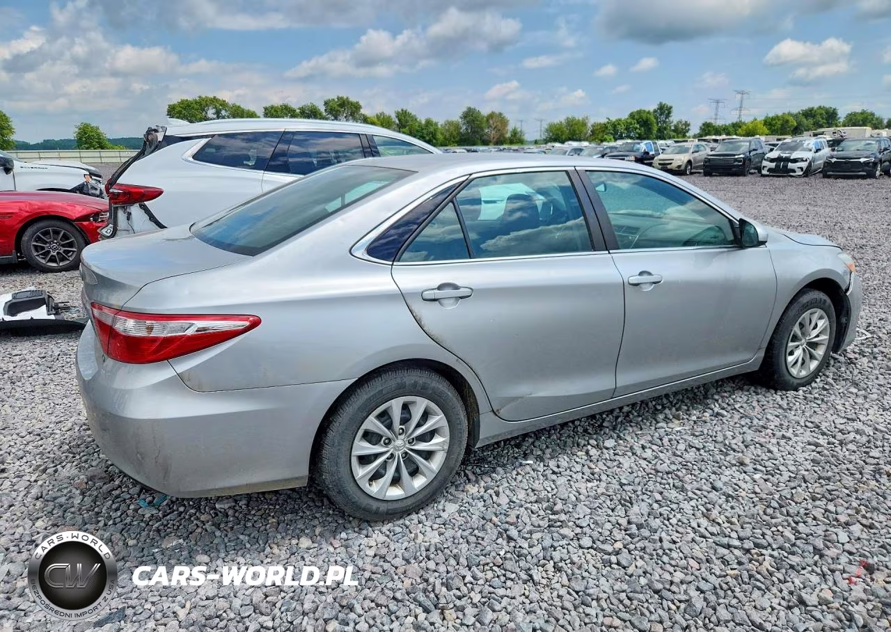 2016 Toyota Camry Le VIN:4T4BF1FK2GR532747 - 3