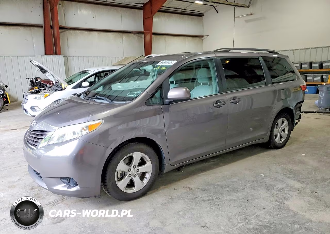 2015 Toyota Sienna Le – zdjęcie 1 z 14