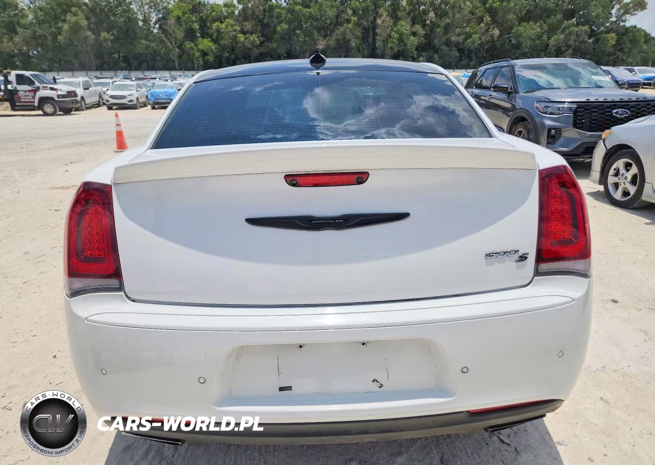 2017 Chrysler 300 S VIN:2C3CCABT2HH650185 - 6