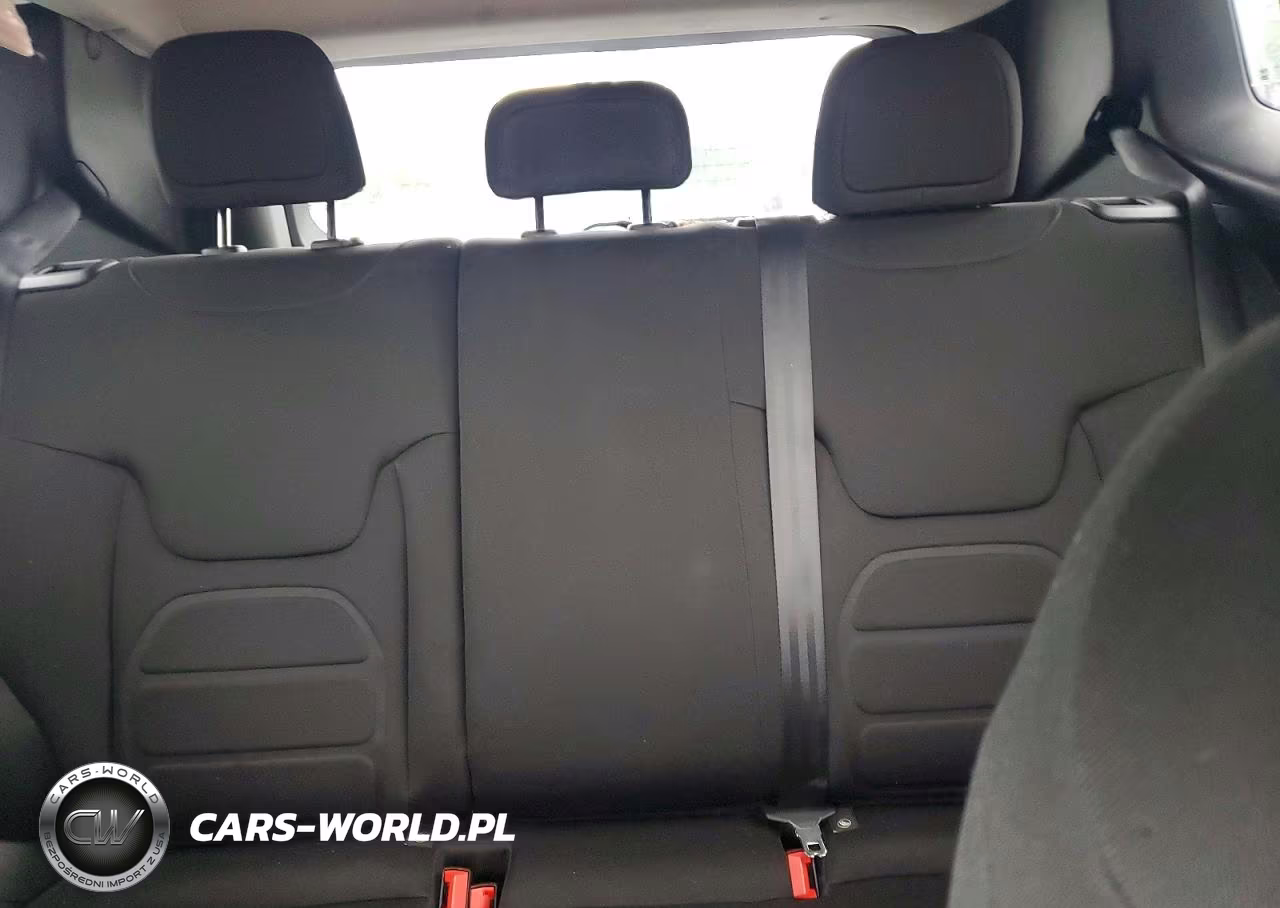 2018 Jeep Renegade Latitude VIN:ZACCJBBBXJPH69184 - 10