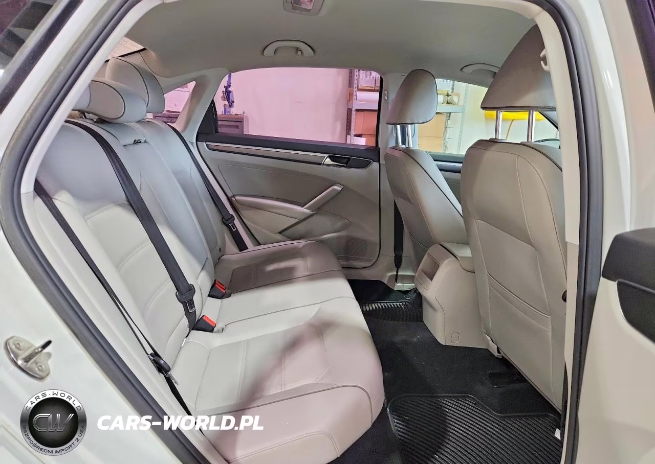 2018 Volkswagen Passat S VIN:1VWAA7A39JC008016 - 10