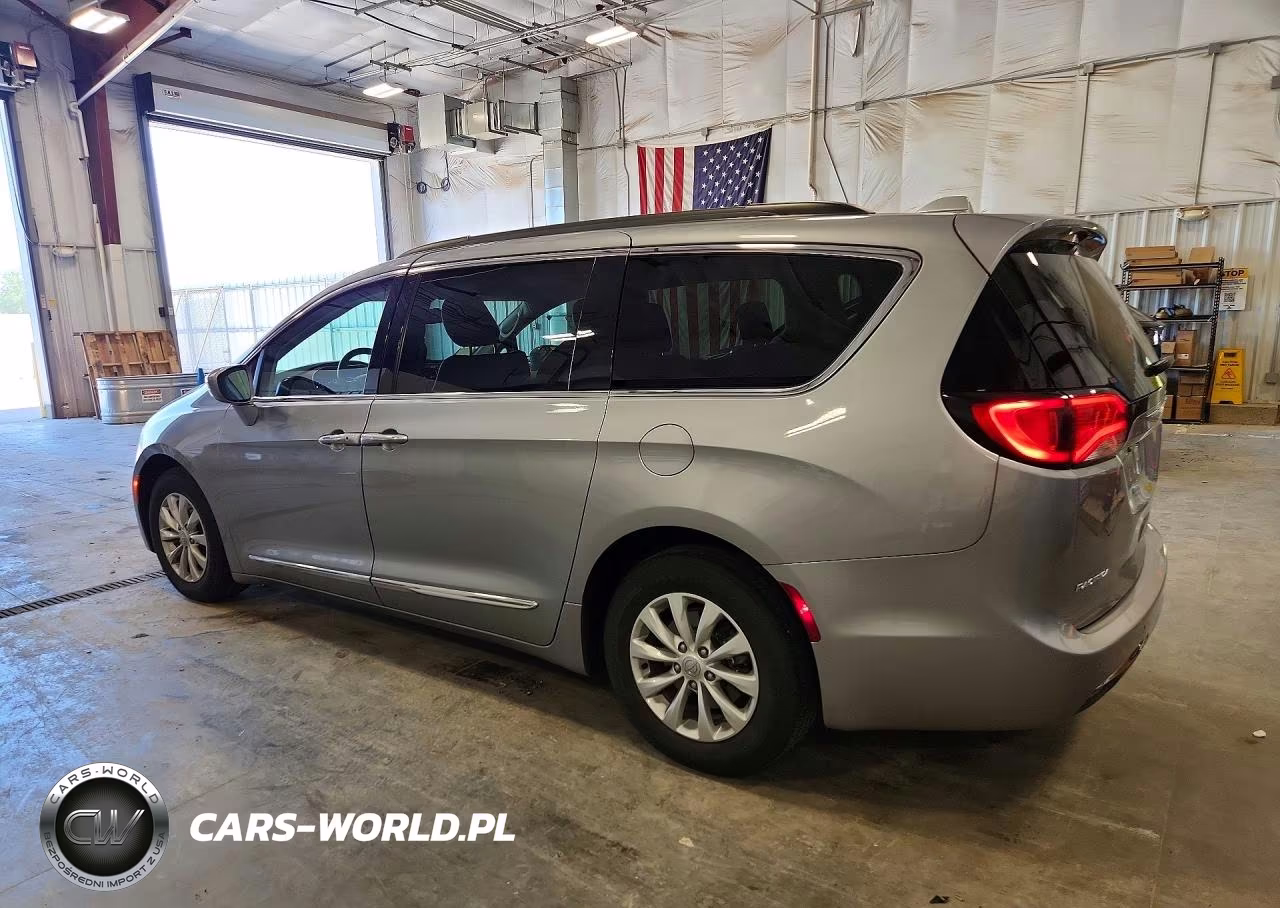 2017 Chrysler Pacifica Touring L VIN:2C4RC1BG2HR527392 - 2