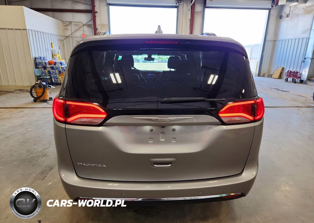2017 Chrysler Pacifica Touring L VIN:2C4RC1BG2HR527392 - 6