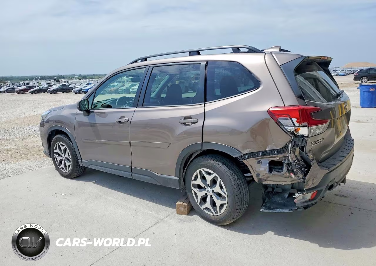 2023 Subaru Forester Premium VIN:JF2SKAEC1PH530602 - 2