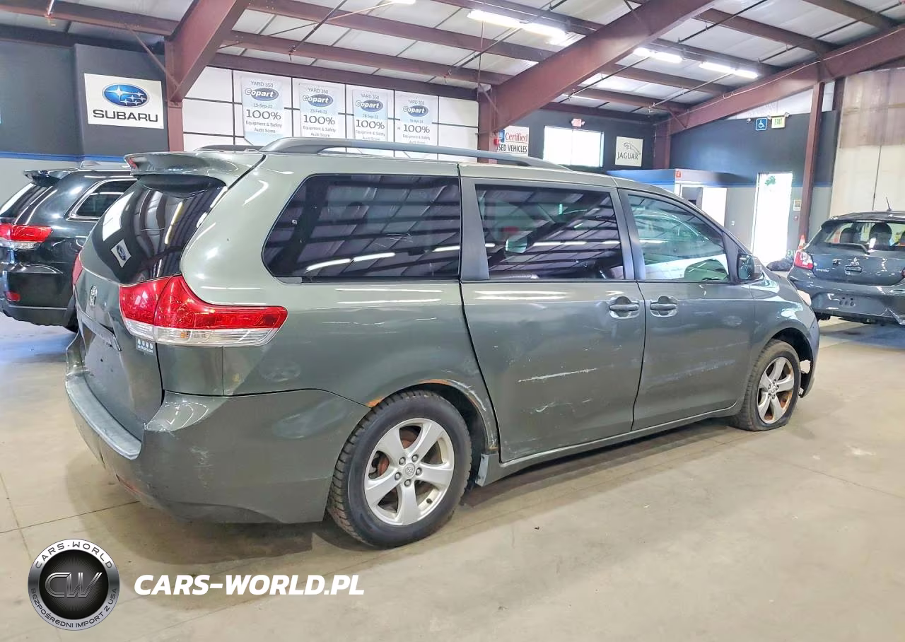 2011 Toyota Sienna VIN:5TDKK3DC3BS035382 - 3