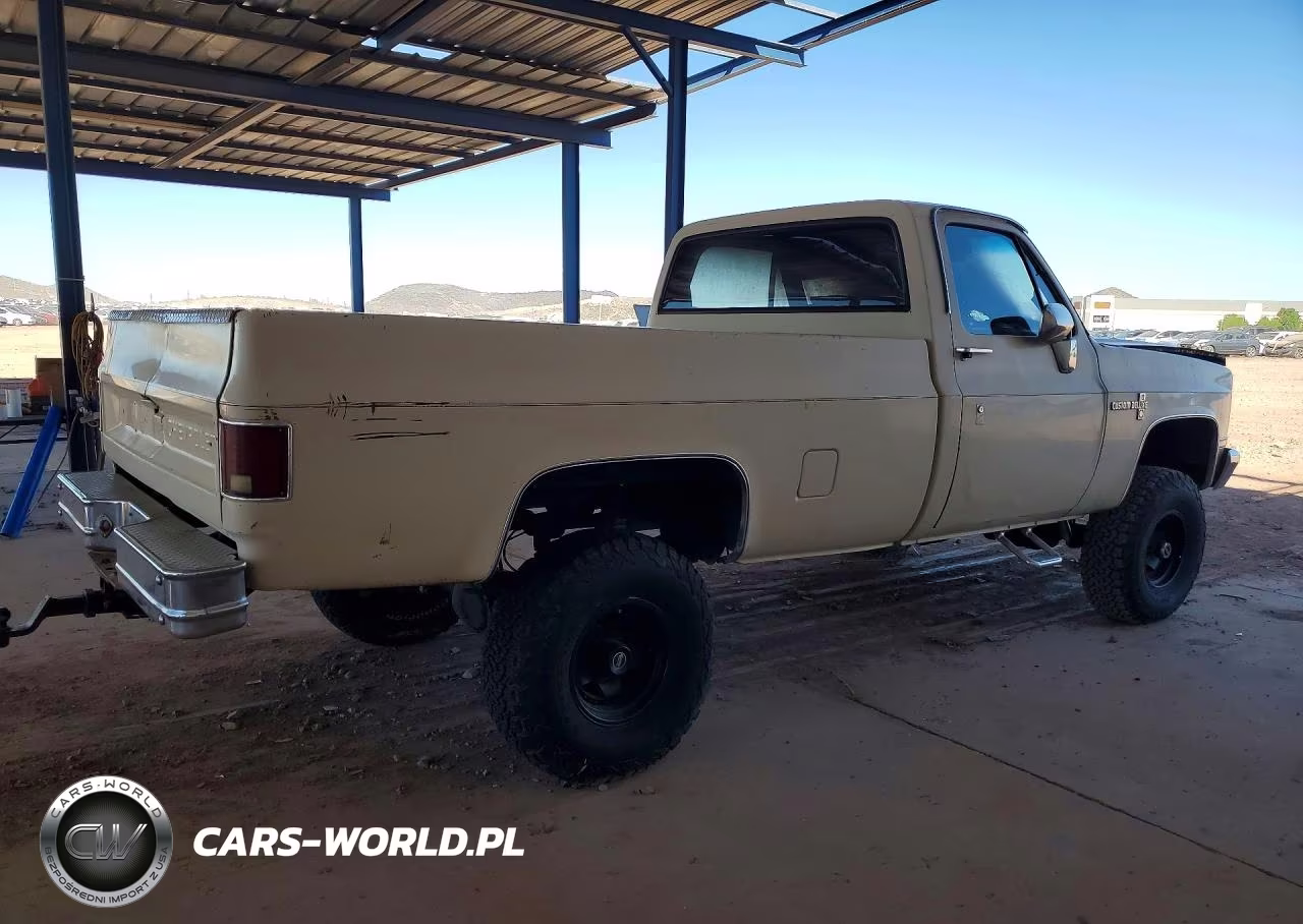 1985 Chevrolet K10 VIN:1GCEK14N4FS159614 - 3