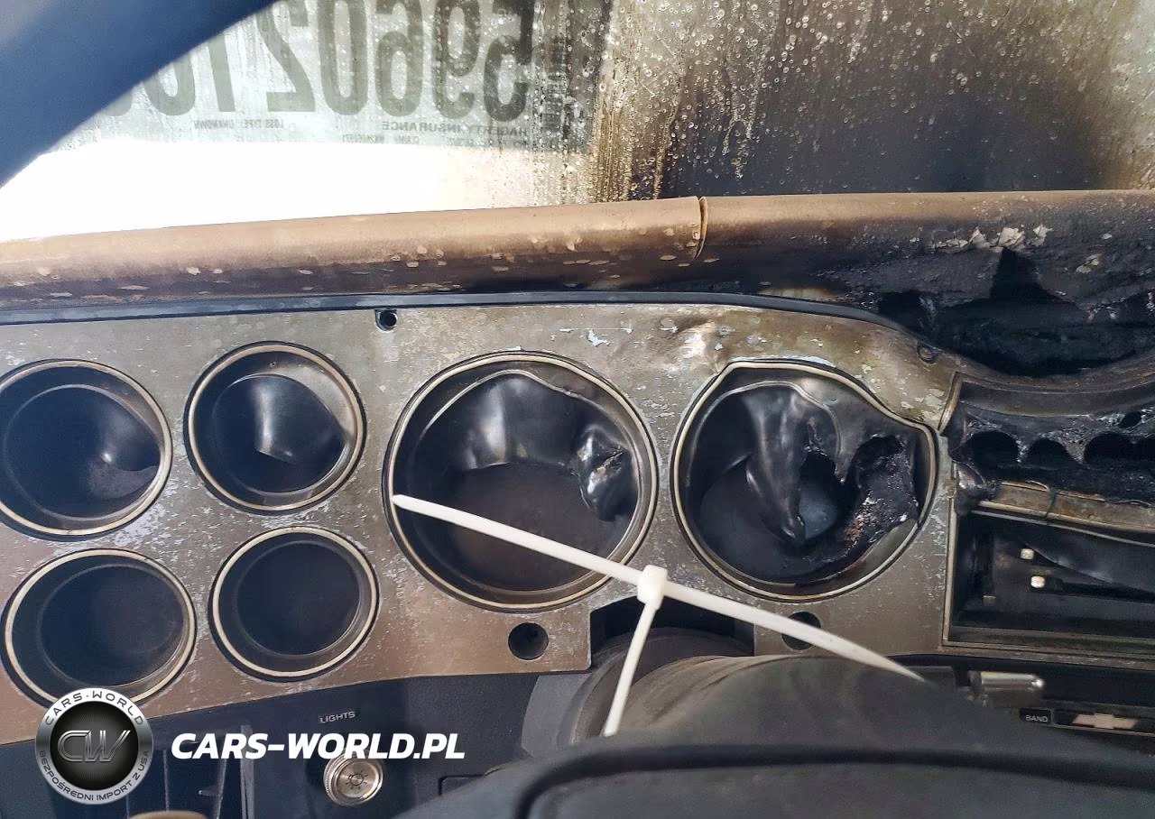 1985 Chevrolet K10 VIN:1GCEK14N4FS159614 - 9