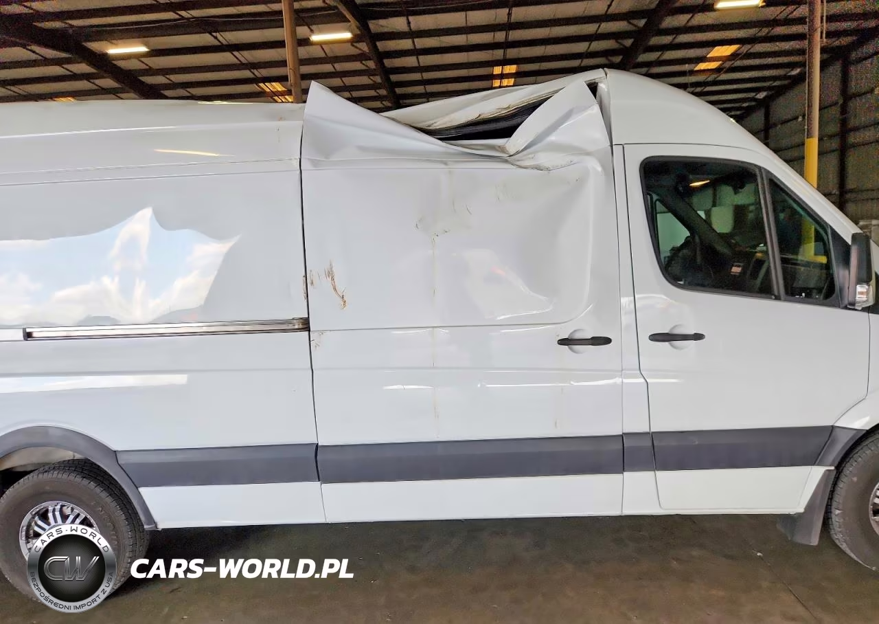 2018 Mercedes-Benz Sprinter 2500 Delivery Van VIN:WD3PE8CD7JP618528 - 11