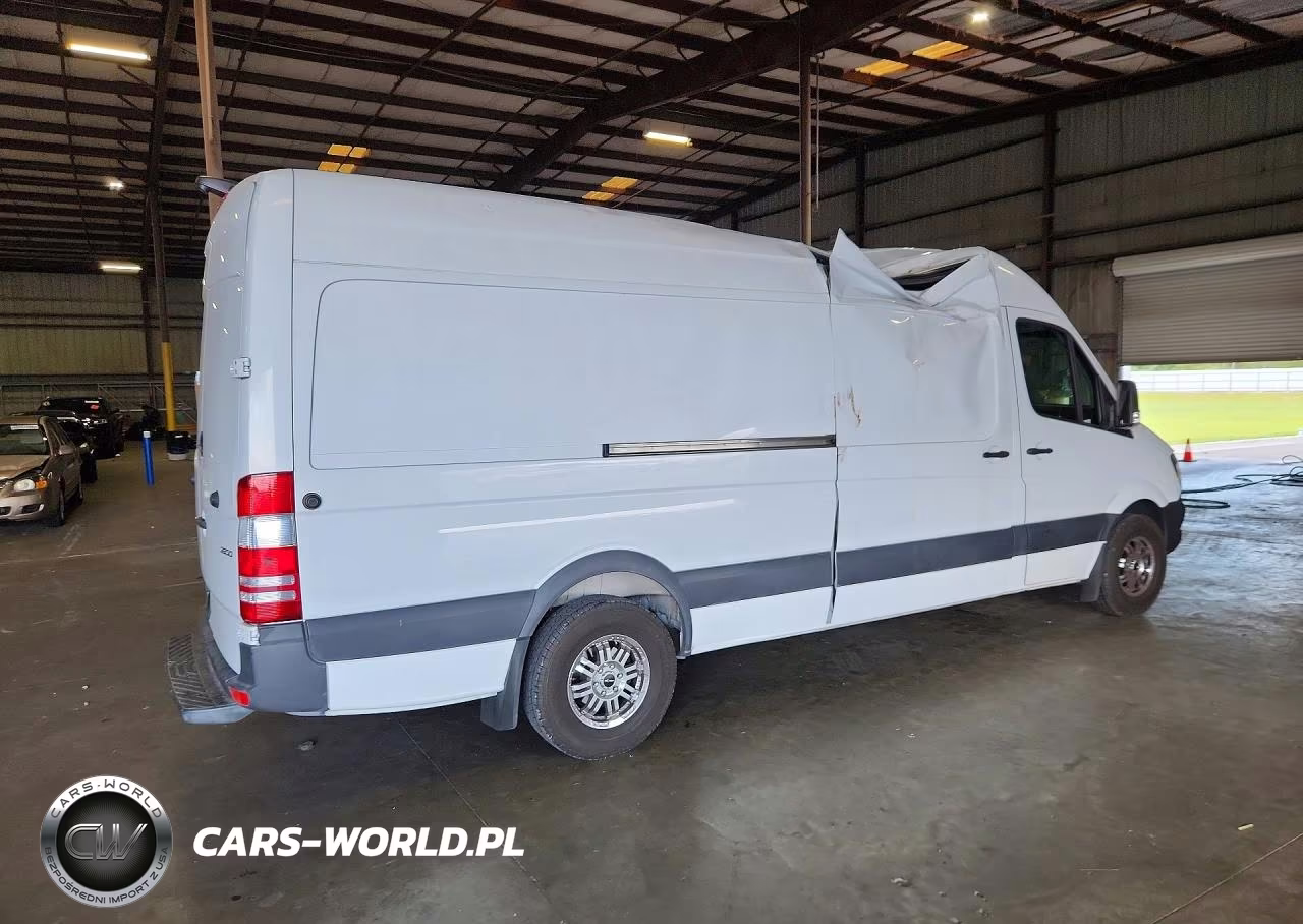 2018 Mercedes-Benz Sprinter 2500 Delivery Van VIN:WD3PE8CD7JP618528 - 3