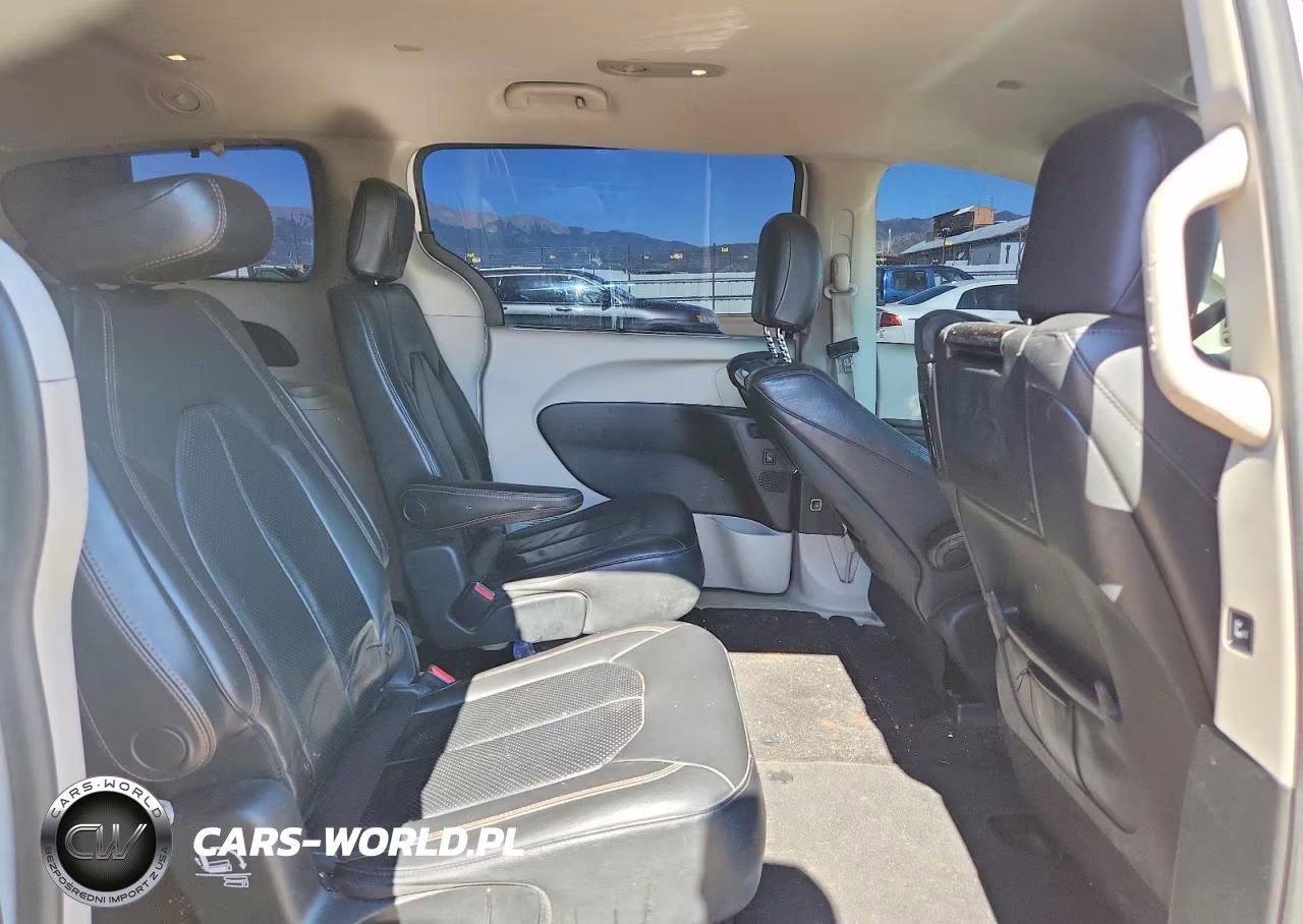 2017 Chrysler Pacifica Touring L Plus VIN:2C4RC1EG6HR608391 - 11