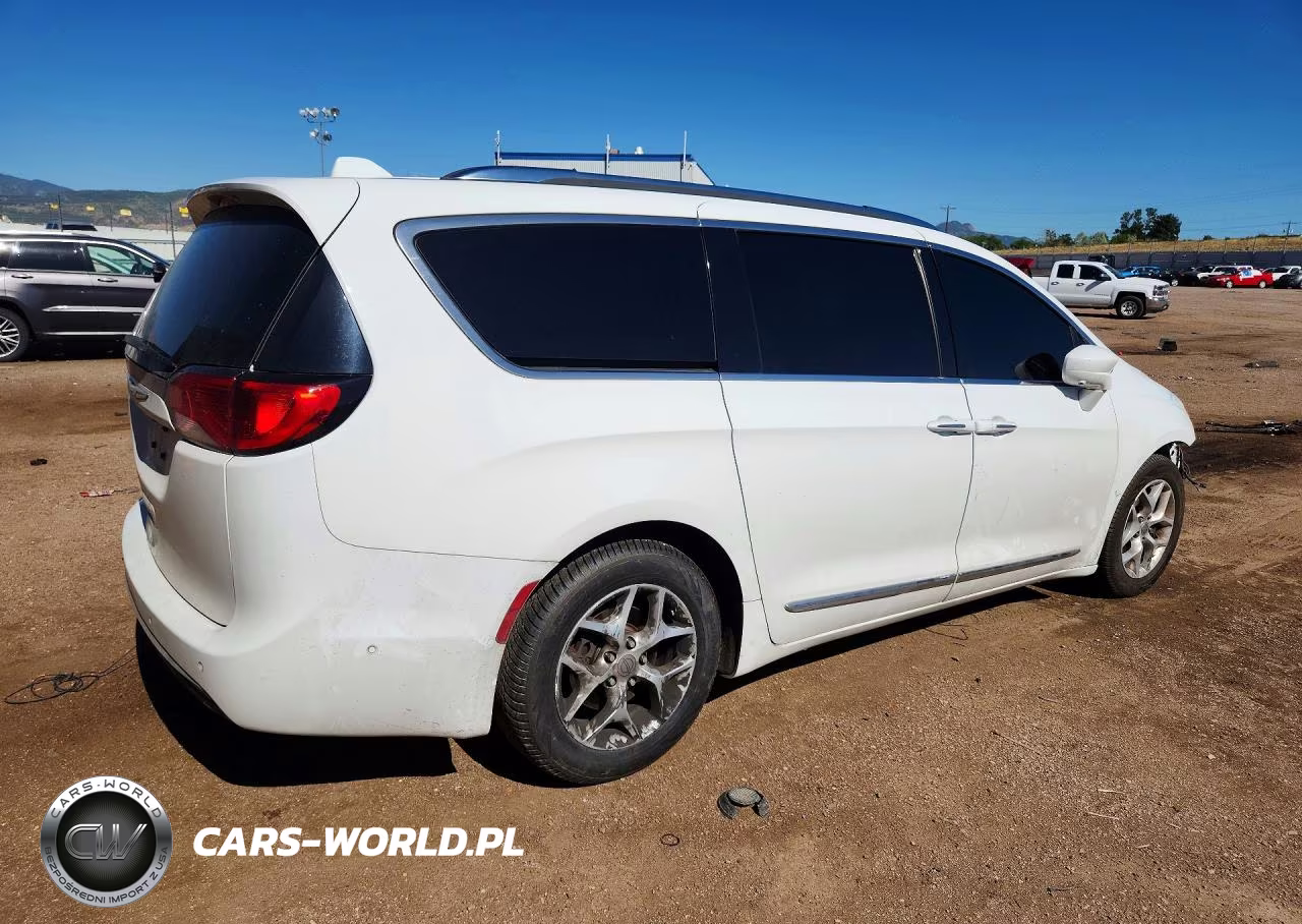2017 Chrysler Pacifica Touring L Plus VIN:2C4RC1EG6HR608391 - 3