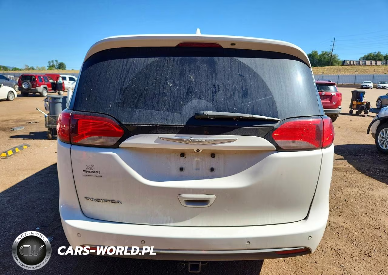2017 Chrysler Pacifica Touring L Plus VIN:2C4RC1EG6HR608391 - 6