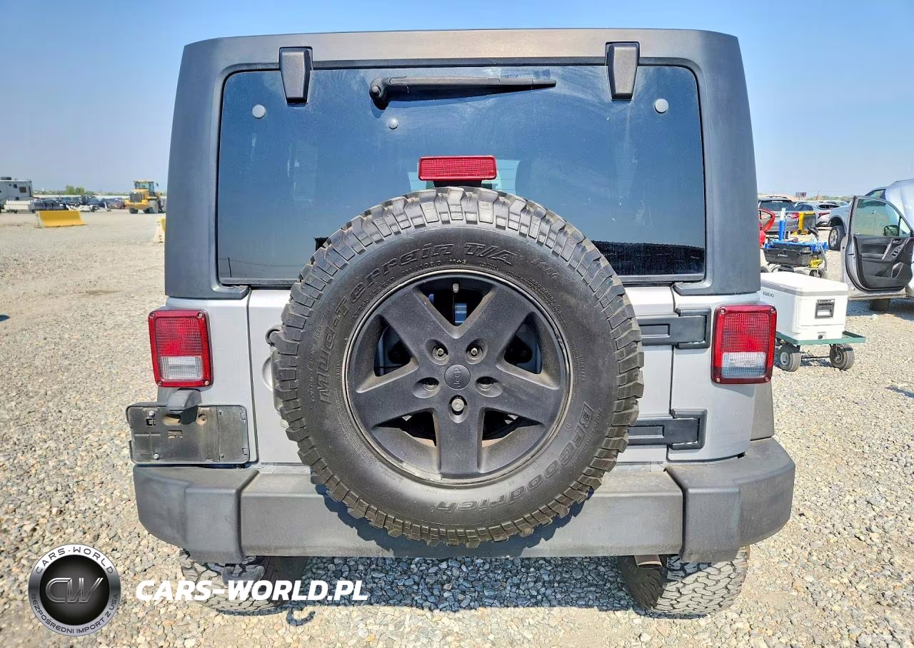 2015 Jeep Wrangler Unlimited Sport VIN:1C4BJWDG9FL739715 - 6