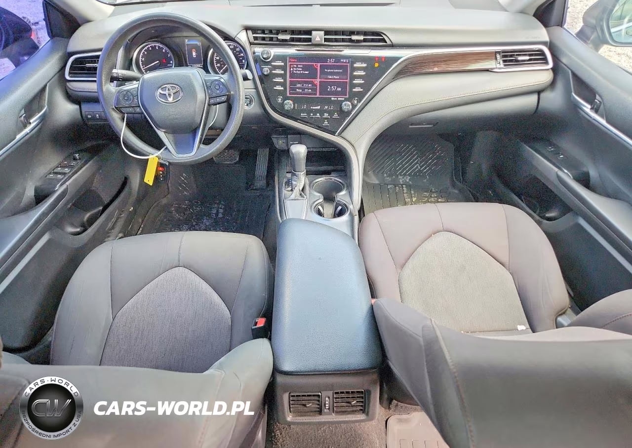 2018 Toyota Camry Le VIN:4T1B11HKXJU545985 - 8