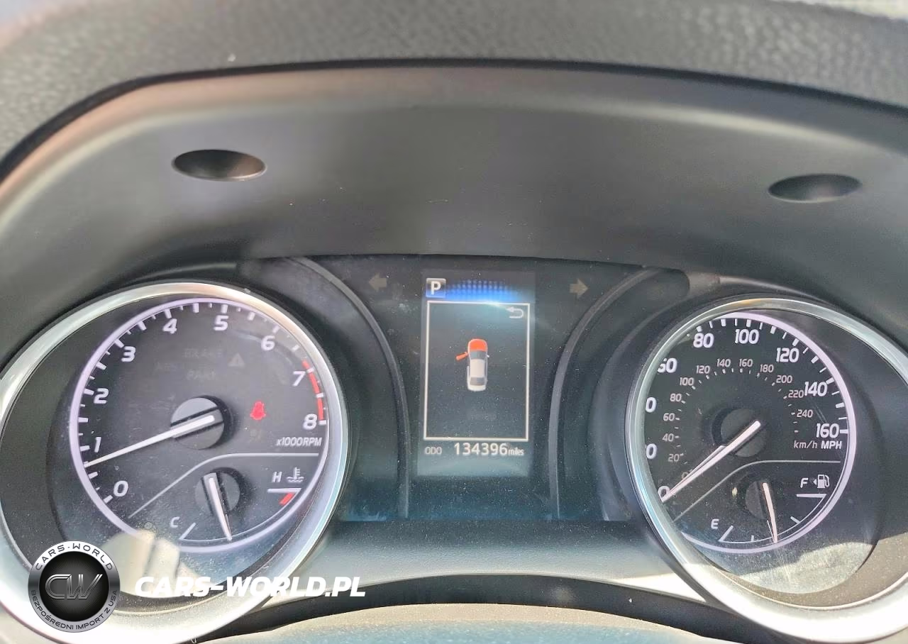 2018 Toyota Camry Le VIN:4T1B11HKXJU545985 - 9