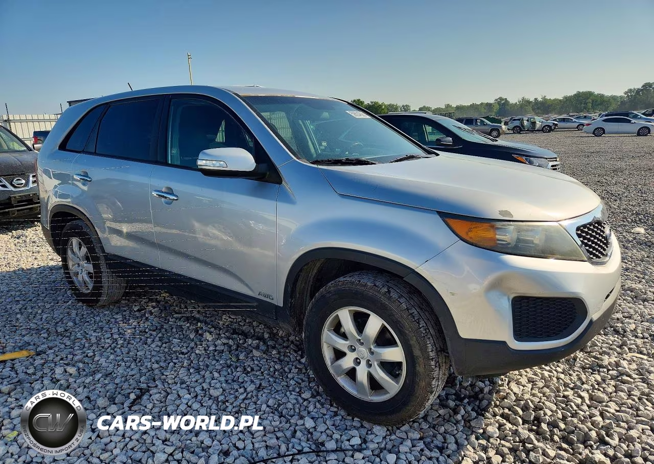 2011 Kia Sorento Lx VIN:5XYKTCA19BG025842 - 4
