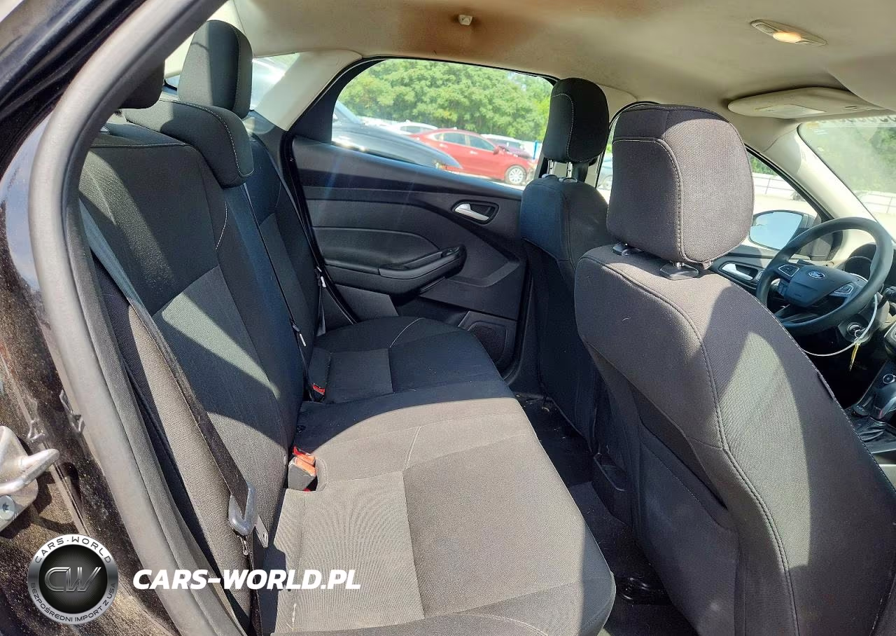 2018 Ford Focus Se VIN:1FADP3F28JL220404 - 10