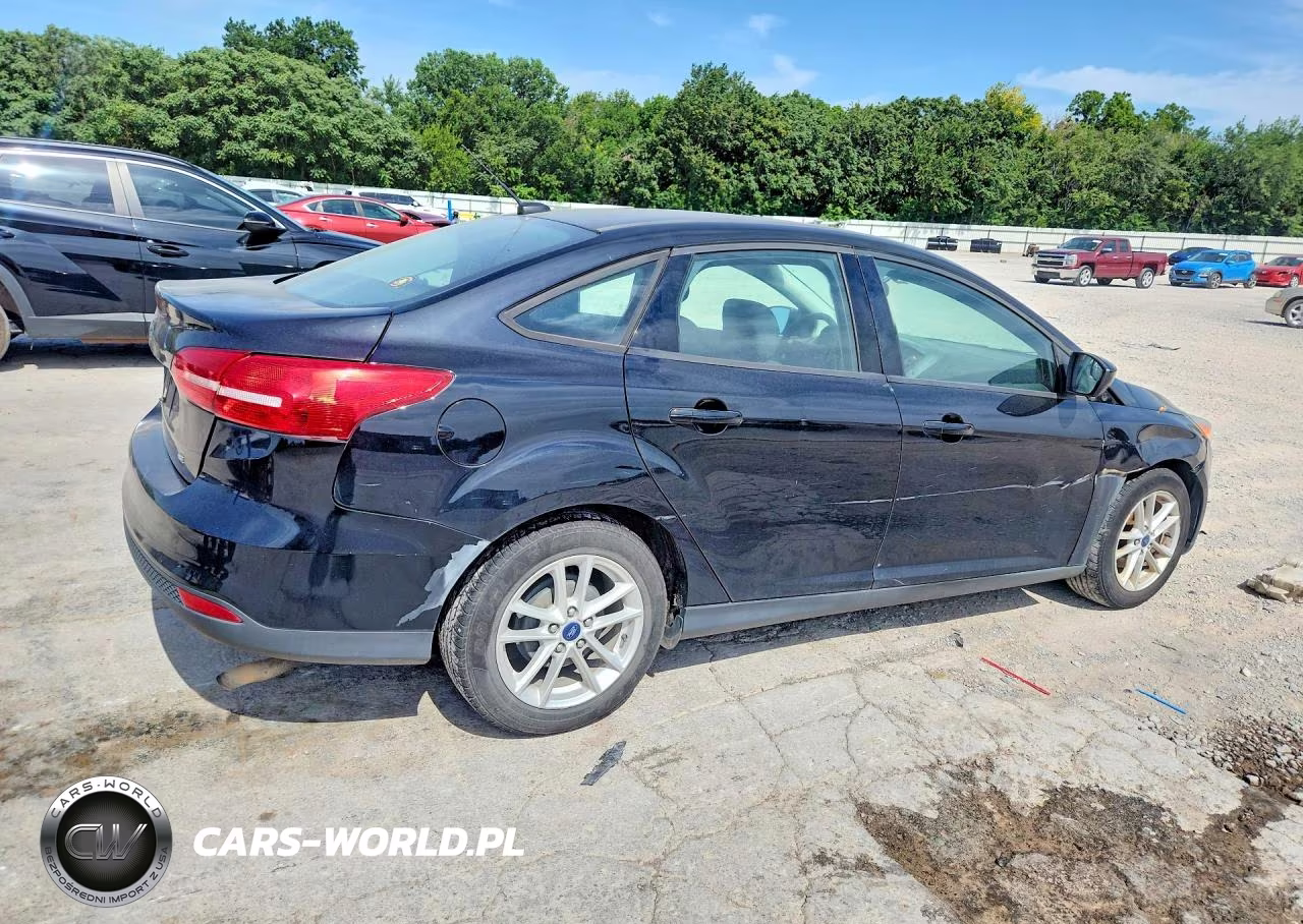 2018 Ford Focus Se VIN:1FADP3F28JL220404 - 3