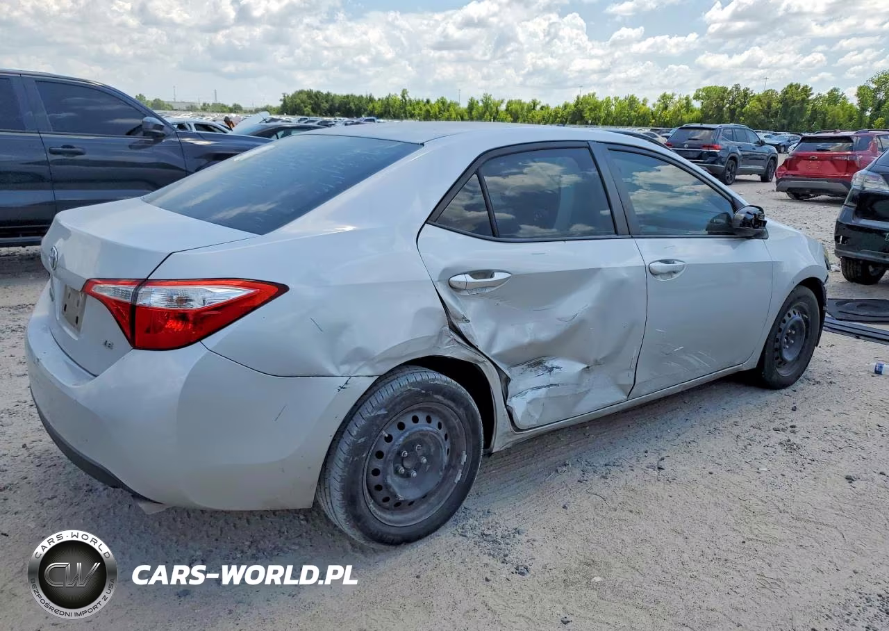 2015 Toyota Corolla Le VIN:2T1BURHE5FC341989 - 3