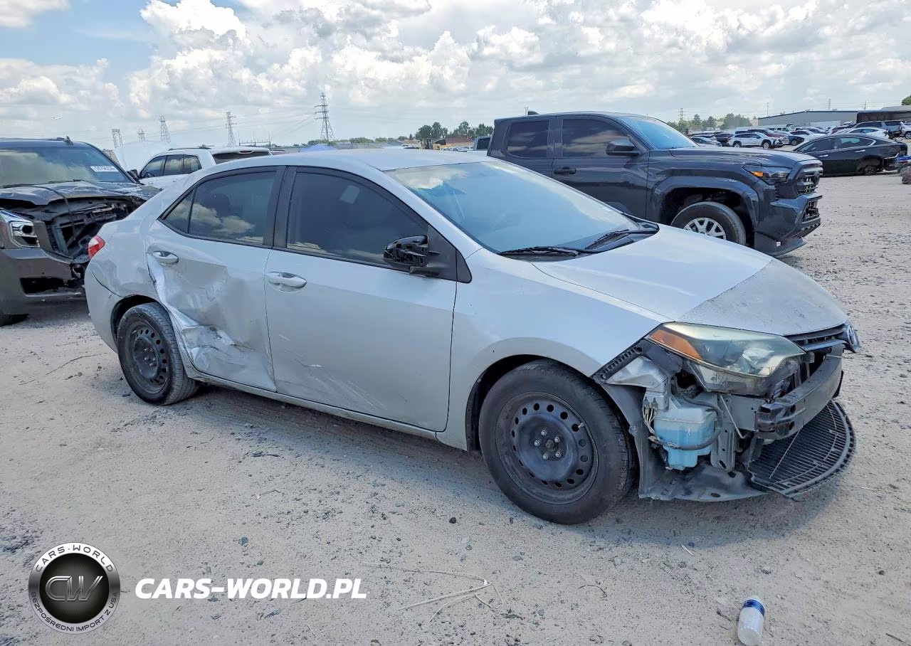 2015 Toyota Corolla Le VIN:2T1BURHE5FC341989 - 4