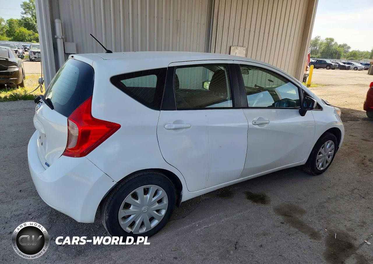 2015 Nissan Versa Note S Plus VIN:3N1CE2CP5FL375948 - 3