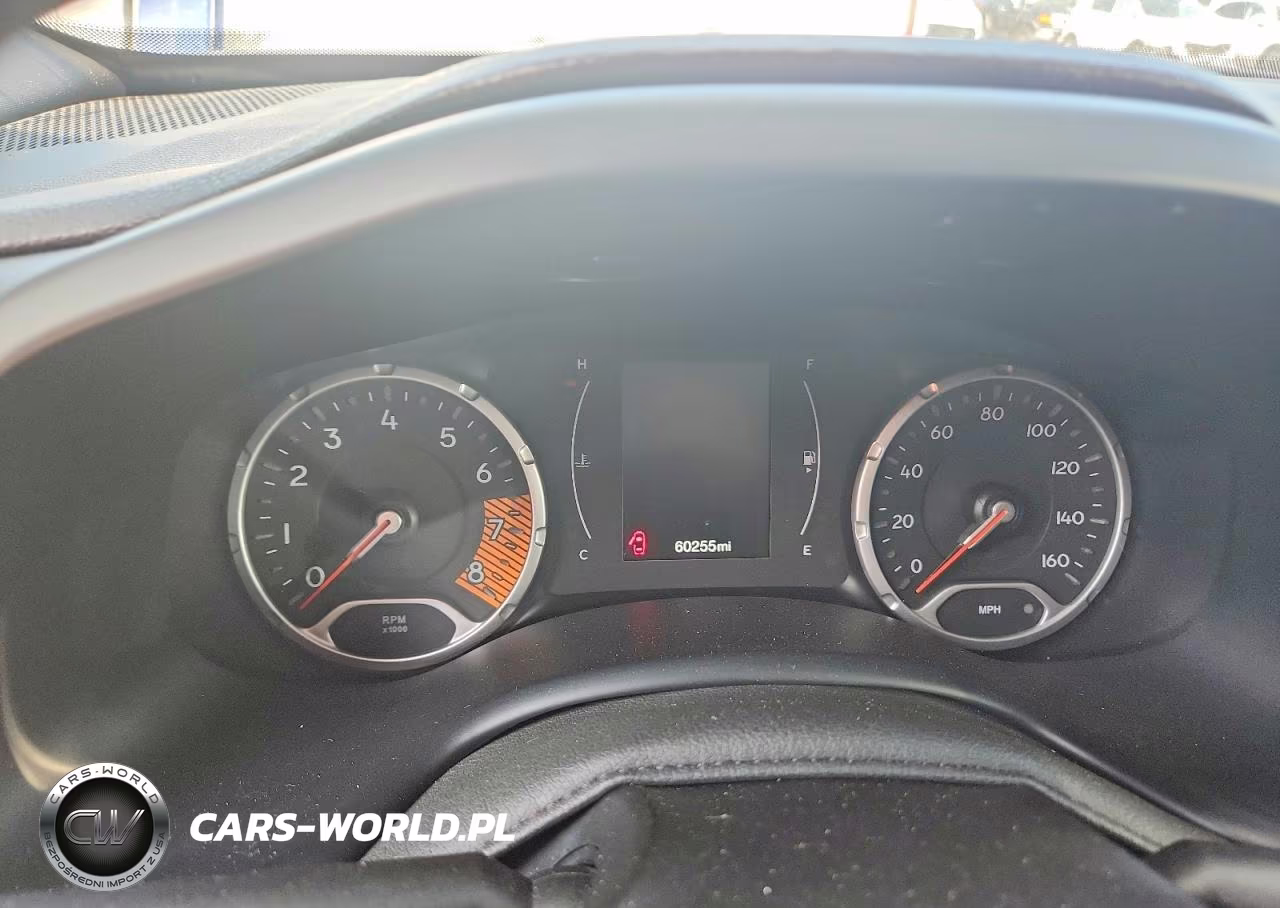 2023 Jeep Renegade Latitude VIN:ZACNJDB10PPP71933 - 9