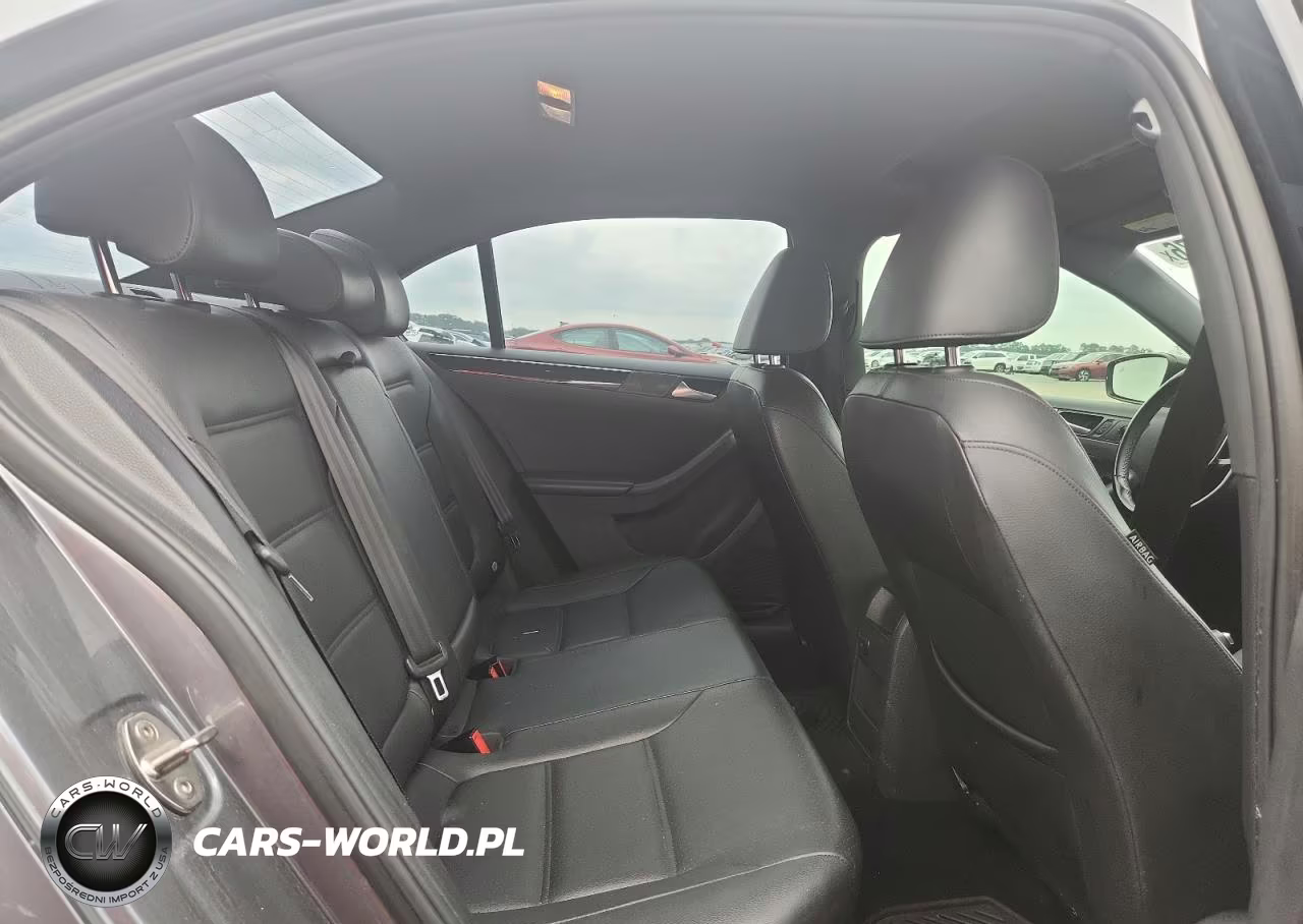 2018 Volkswagen Jetta Sport VIN:3VWD17AJXJM215007 - 10