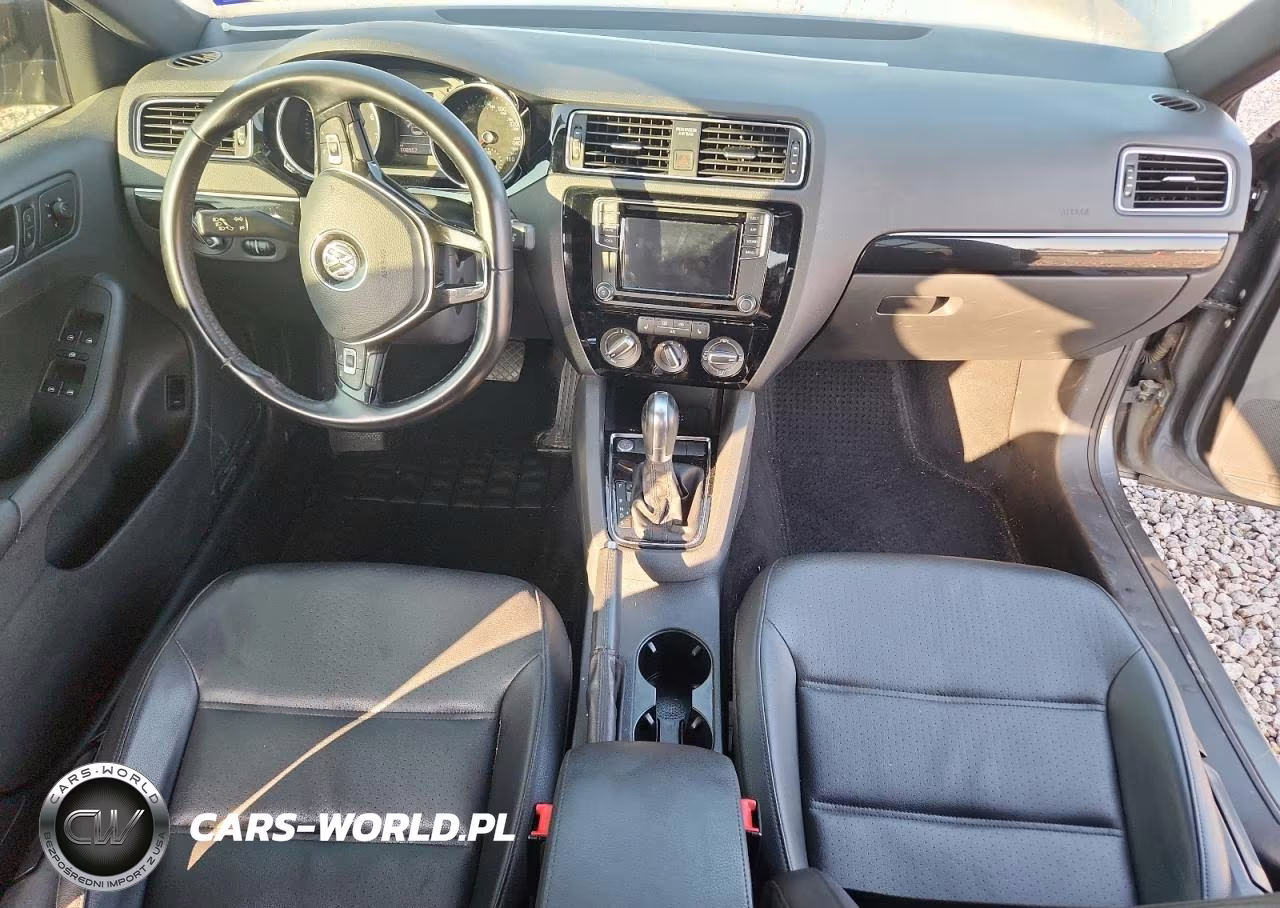 2018 Volkswagen Jetta Sport VIN:3VWD17AJXJM215007 - 8