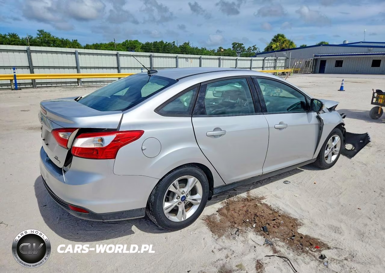 2014 Ford Focus Se VIN:1FADP3F28EL322078 - 3